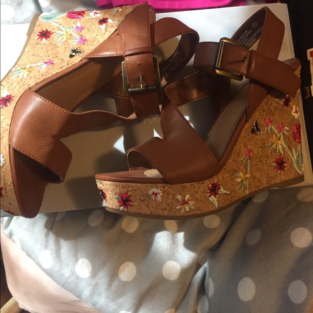 Strappy brown wedges